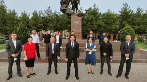 Сенат Андижонда дахлсизлик ҳуқуқидан маҳрум қилинган депутат ишини ўрганиш давом эттирилаётганини маълум қилди