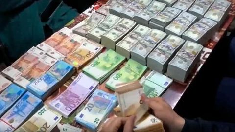 DXX Qozog‘istonga 1 mln dollarga yaqin valyutani noqonuniy olib chiqishga uringan poyezd mashinistlarini qo‘lga oldi