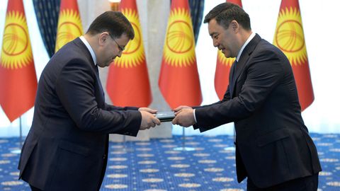 Ўзбекистон элчиси Қирғизистон президенти Садир Жапаровга ишонч ёрлиғини топширди