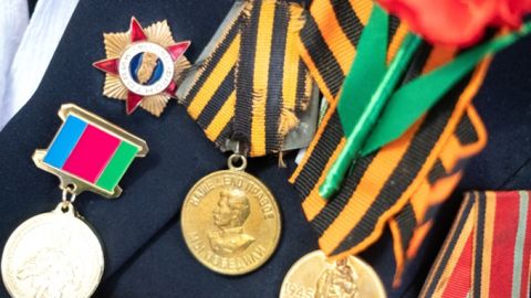 Туркманистонда уруш фахрийларига бериладиган совғалар учун уларнинг ўзларидан пул йиғиб олинмоқда