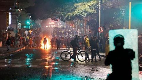 Колумбияда солиқ ислоҳотига қарши норозилик намойишларида 19 киши ҳалок бўлди, қарийб 850 киши жабрланди (видео)