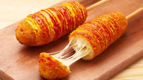 Pishloq qo‘shib koreyscha korn-dogi pishirib ko‘ring