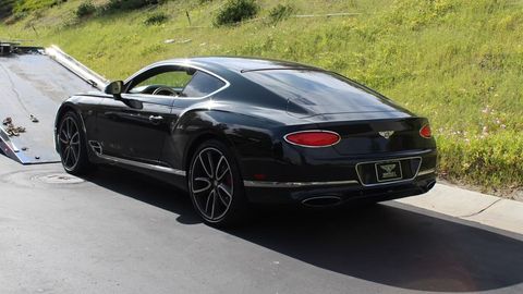 Amerikalik erkak davlat tomonidan ajratilgan yordam puliga Ferrari, Bentley va Lamborghini sotib oldi