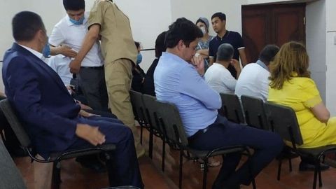 Senat Andijon shahar kengashining sessiyasida bir guruh deputatlar tintuvdan o‘tkazilgani bo‘yicha o‘rganish ishlarini olib bormoqda