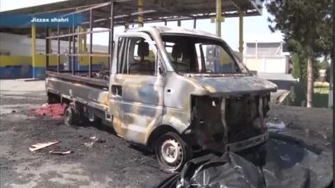 Jizzaxdagi gaz zapravkada yuk mashinasi butkul yonib ketdi (video)