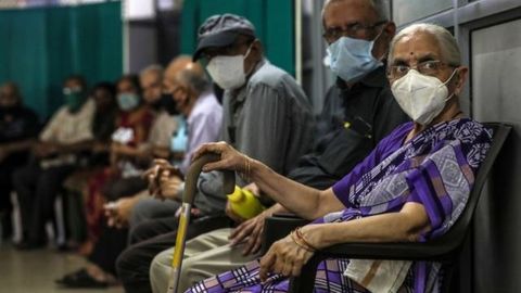 Hindistonda so‘nggi uch kundan buyon ilk bor eng kam odamda COVID-19 aniqlandi va emlanish bo‘yicha rekord o‘rnatildi