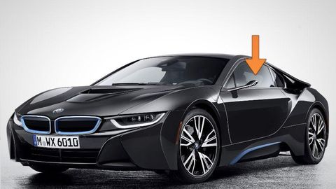 Янги BMW орқани кўришга мўлжалланган анъанавий кўзгу ўрнига проекторларга эга бўлади