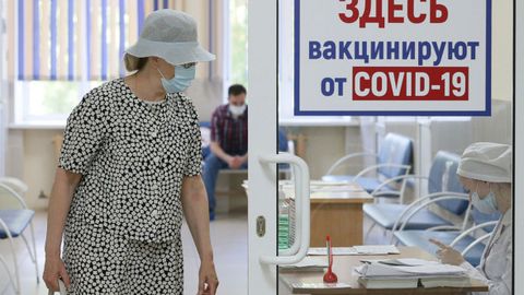 Rossiyada koronavirusga qarshi emlanmaganlar uchun cheklovlar joriy qilina boshladi