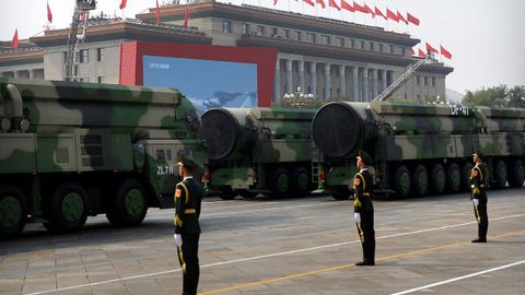 НАТО Хитойнинг «ҳайратда қолдирадиган» ҳарбий ютуқлари ҳақида огоҳлантирди