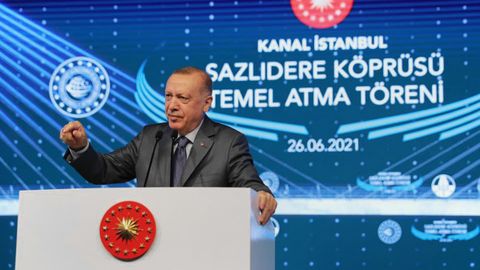 Туркия президенти Босфорни айланиб ўтувчи канал қурилишини очиб берди
