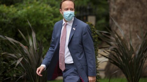 Britaniya sog‘liqni saqlash vaziri ma’shuqasi bilan karantin qoidalarini buzgani uchun iste’foga chiqdi