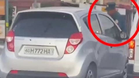 Andijonda haydovchi Spark kapotida YPX xodimini 60 metrcha sudrab ketdi