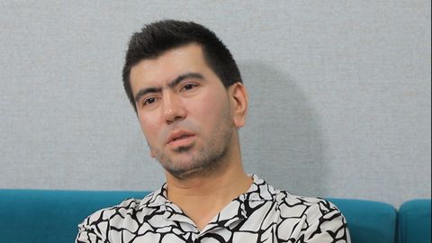 “Fonogramma aytadigan muttaham deganlar”. Sardor Mamadaliyev ustoz san’atkor uni to‘yda kamsitgani haqida gapirib berdi (video)