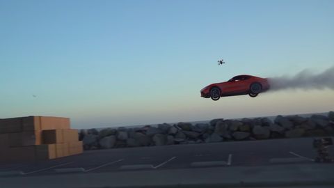 Video: Karton qutilari ustiga kelib “qo‘ngan” Toyota Supra’ning ekstremal parvozi