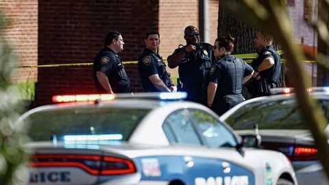 Texasda poyga mashinasi tomoshabinlar ustiga yurib ketishi oqibatida 29 kishi jarohat oldi (video)