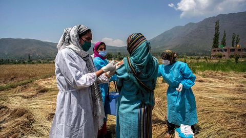 Dunyoda koronavirus bilan kasallanish darajasi pasaydi, pandemiyani yengish yo‘li ma’lum qilindi, Nyu-Yorkda pandemiyaning tugashi katta konsert bilan nishonlanadi. Koronaxabarlar