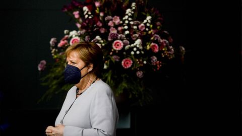 Меркель тўлиқ эмланди, Португалияда тўртинчи тўлқин кутилмоқда, Грузияда ниқоб режими ва комендантлик соати бекор қилинди. Коронахабарлар