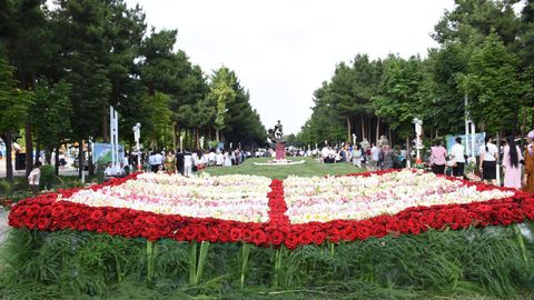 “Andijon gullar bog‘i” korxonasi klasterga aylantiriladi. Shavkat Mirziyoyev gulchilik bo‘yicha Andijon tajribasini yaratish kerakligini aytdi