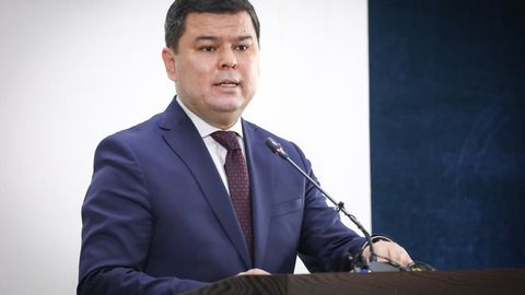Ўзбекистон Президентининг матбуот котиби Шерзод Асадов қайси вакцина билан эмланганини маълум қилди