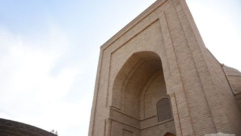 Prezident Shavkat Mirziyoyev Hakim at-Termiziy maqbarasini ziyorat qildi