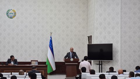 Muborak hokimi Ulug‘bek Ernazarov ishdan olindi. Viloyat rahbari tumandagi ko‘rsatkichlar pastligini tanqid qilgan