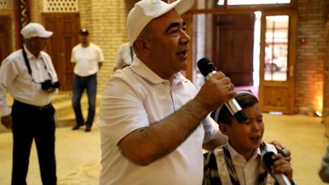 Video: Maqom kuylayotgan Qashqadaryo hokimi Zoir Mirzayev