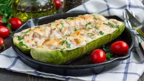 Сабзавотли қайиқча — қўзиқорин ва товуқ гўштли қовоқча рецепти