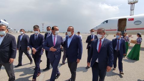 Turkiya tashqi ishlar vaziri Mevlut Chavusho‘g‘li O‘zbekistonga keldi