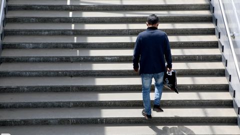 Такси ҳайдовчиси, савдогар ва қурувчи. Ўзбекистон ёшлари қайси соҳада ишлашни орзу қилиши аниқланди