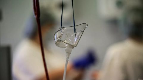 Бельгияда коронавируснинг бирйўла икки штамми билан касалланган аёл вафот этди