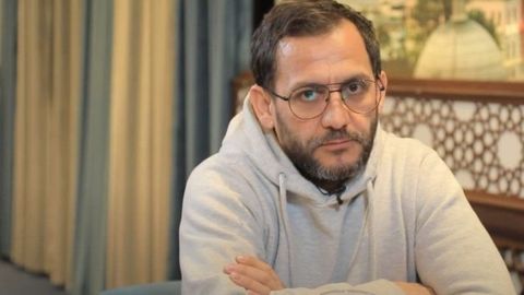 “Hammadan uzr so‘rayman”. Jahongir Otajonov “siyosatdan chekingani” va onasi uchun konsert bermoqchi ekanini ma’lum qildi