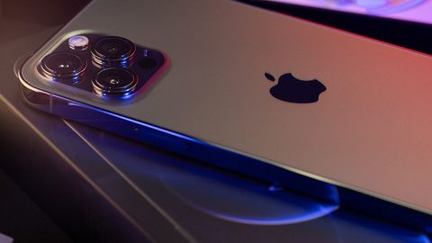 Apple kompaniyasi iPhone 13 modellari taqchil bo‘lishidan ogohlantirdi