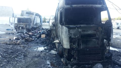 Samarqandda turkiyalik haydovchilarning ikki yuk mashinasi yonib ketdi