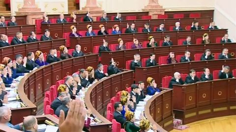 Turkmaniston prezidenti davlat xizmatchilari hammaga o‘rnak bo‘lishi kerakligini aytib, deputatlar uchun odob-axloq kurslarini tashkil qildi