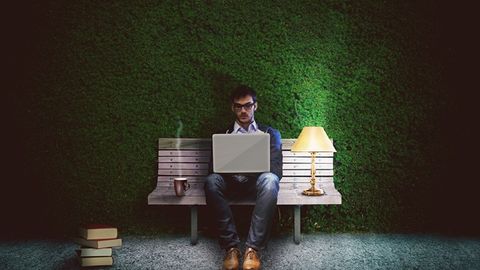Экспертлар ортиқча ишлаш инсон соғлиғига қандай таъсир кўрсатиши ҳақида маълумот берди