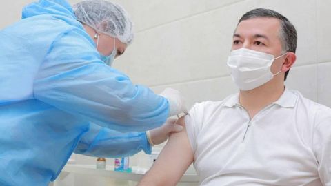 Bosh vazir o‘rinbosari Behzod Musayev koronavirusga qarshi emlandi