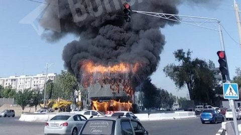 Toshkentda elektron reklama ekrani yonib ketdi