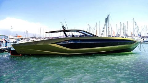 Конор Макгрегорнинг 3,5 млн долларлик Lamborghini яхтаси тайёр бўлди ва унга етказиб берилди