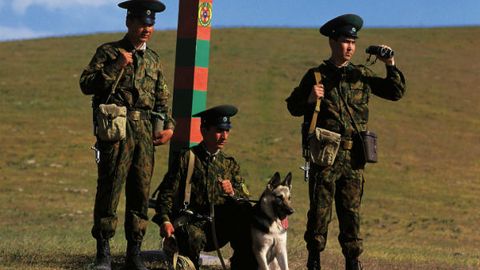 Туркманистон чегарачилари Ўзбекистондан қайтаётган туркман талабаларини мамлакатга киритмади