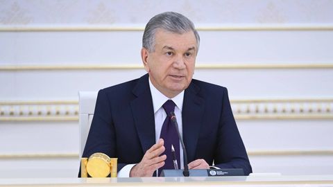 “Vaksina olganlar shifoxonadan to‘rt kunda chiqyapti, emlanmaganlarga juda og‘ir bo‘lyapti”. Mirziyoyev aholini COVID-19’ga qarshi emlanishga chaqirdi