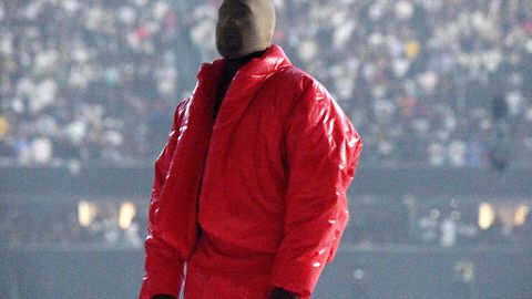 Kanye Uest o‘zining yangi Donda nomli albomini oxiriga yetkazish uchun Atlantadagi stadionda yashayapti