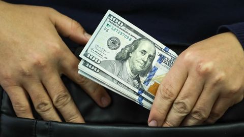 Farg‘onada talabaning o‘qishini xorij universitetidan O‘zbekistonga ko‘chirib berish evaziga 8 ming dollar olgan o‘qituvchisi qo‘lga olindi