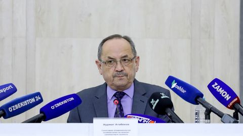 Нурмат Отабеков: Мажбурий эмланишдан асоссиз бош тортган 14 тоифадаги ходимларга қандай жазо қўлланиши кўриб чиқилмоқда
