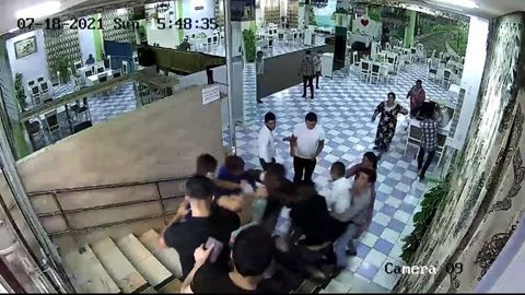 Самарқанддаги ресторанда муштлашув бўлди. Воқеа иштирокчиларидан бири оғир аҳволда шифохонага ётқизилган