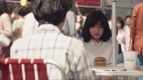McDonald’s reklamasidagi o‘smir qiz rolini 62 yoshli aktrisa ijro etdi