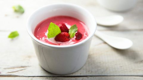 Malina va qaymoqdan tayyorlanadigan mazali shirinlik retsepti