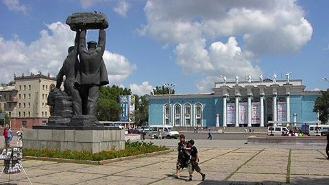 Қозоғистонда карантин даврида 500 кишилик тўй ўтказган амалдор ишдан олинди