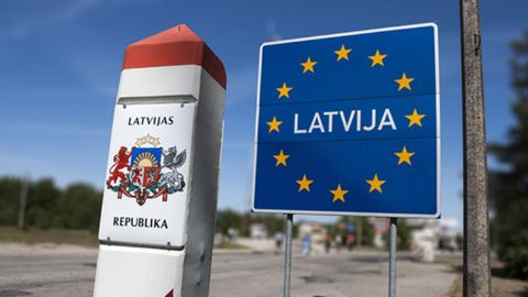 Latviya noqonuniy muhojirlar oqimi tufayli Belarus bilan chegarada favqulodda holat rejimini e’lon qildi