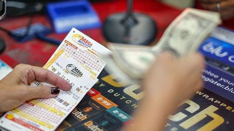 Америкалик аёл коронавирусга қарши эмланганлар ўртасида ўтказилган лотереяда 2 млн доллар ютиб олди