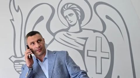 Hozir Vladimir Zelenskiyning Ukrainadagi asosiy raqibi — Kiyev meri Vitaliy Klichko. Nima uchun ular bir-biriga dushman va bu nima bilan tugashi mumkin?